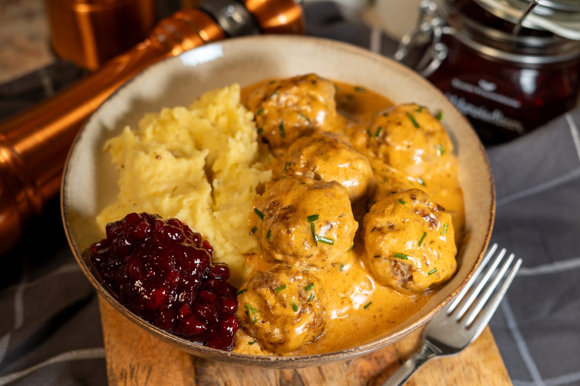 Köttbullar mit Kartoffelpüree und Wildpreiselbeeren - Unger´s Kitchen